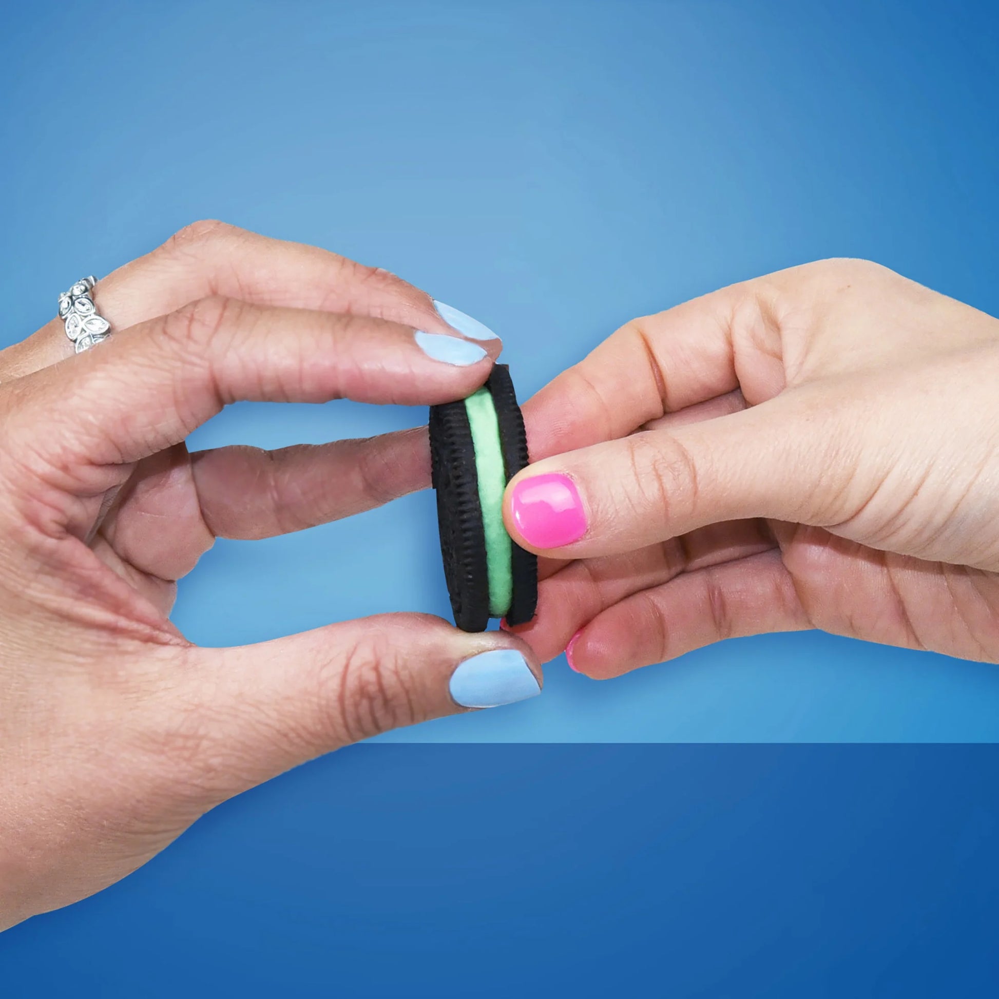 OREO Galletas Sándwich de Chocolate y Crema de Menta Tamaño Familiar, 18.71 oz